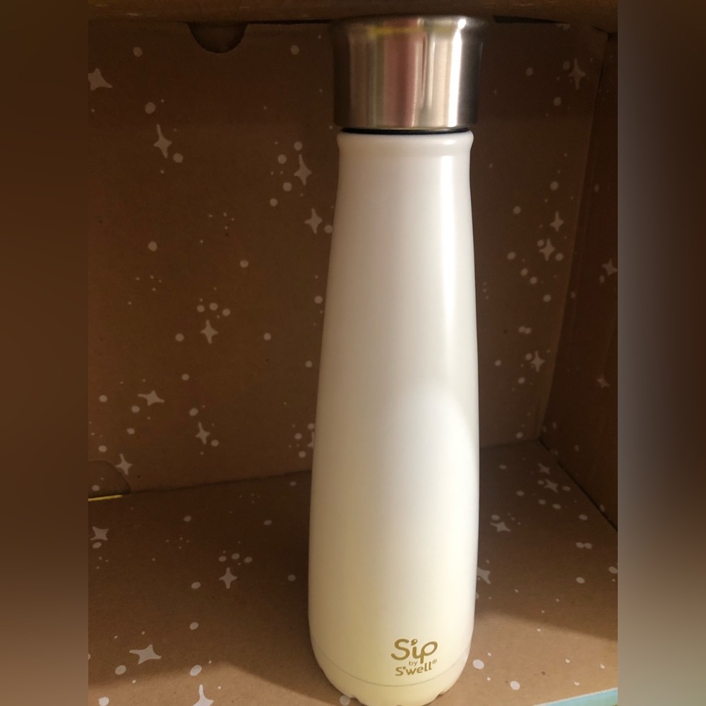 Swell water bottle in white!